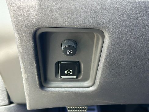 Used 2021 Chevrolet Corvette Stingray Convertible w/ 1LT image 31