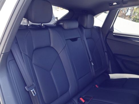 Certified 2025 Porsche Macan AWD/4WD image 23