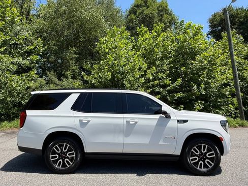 Used 2023 GMC Yukon AT4 w/ AT4 Premium Package AWD/4WD image 5