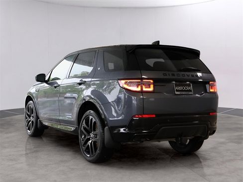 New 2025 Land Rover Discovery Sport Dynamic SE image 9