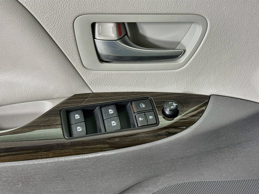 Certified 2020 Toyota Sienna XLE w/ XLE Navigation Package FWD image 26