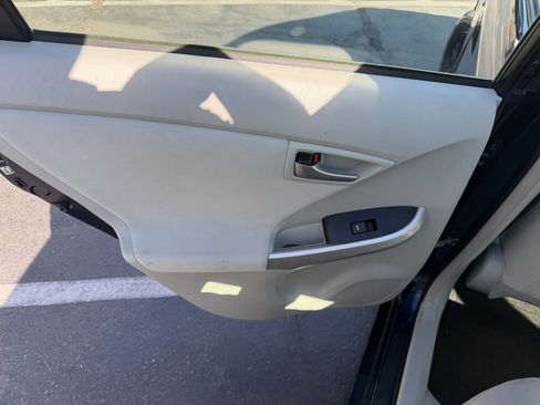 Used 2014 Toyota Prius Two image 11