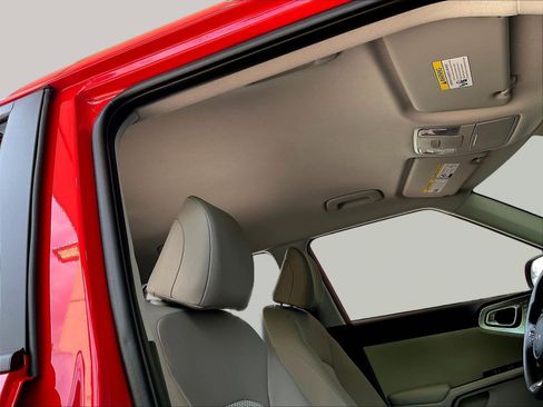 Used 2025 Kia Soul LX w/ LX Technology Package FWD image 25