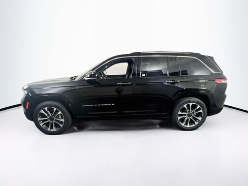 Used 2022 Jeep Grand Cherokee Overland w/ Luxury Tech Group IV AWD/4WD image 8