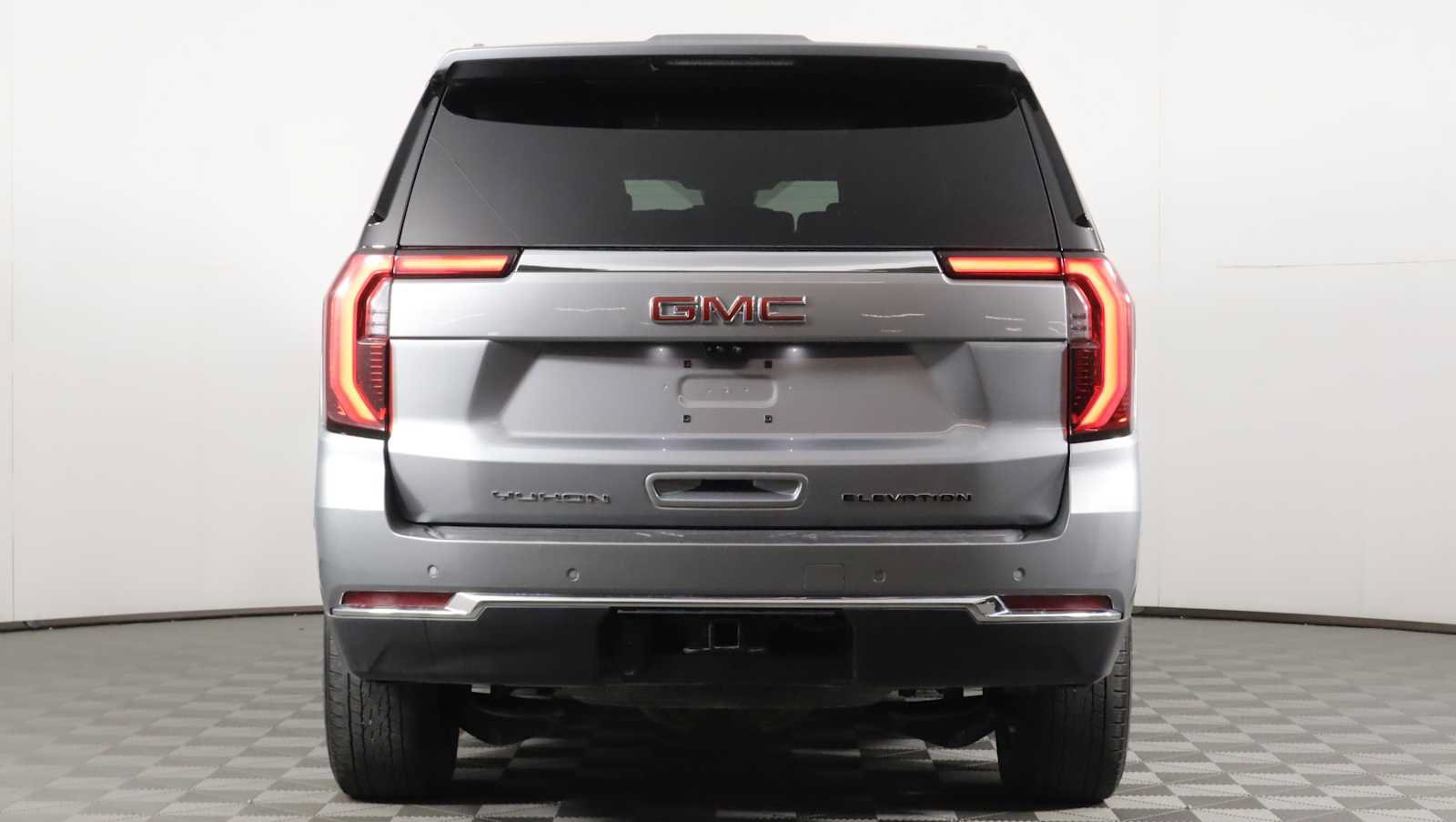 Used 2025 GMC Yukon Elevation w/ Elevation Premium Package AWD/4WD image 5