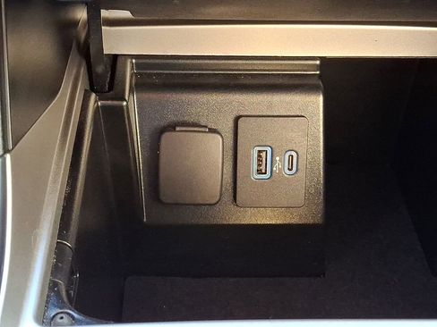 Used 2021 Ford Explorer XLT w/ Equipment Group 202A AWD/4WD image 26