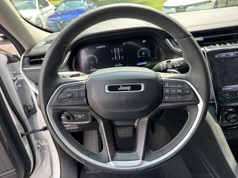 Used 2023 Jeep Grand Cherokee Limited image 29