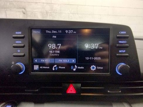 Certified 2025 Hyundai Elantra Sport image 25