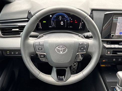 Used 2025 Toyota Camry SE w/ Convenience Package image 23