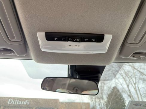 New 2025 Nissan Versa SV image 31