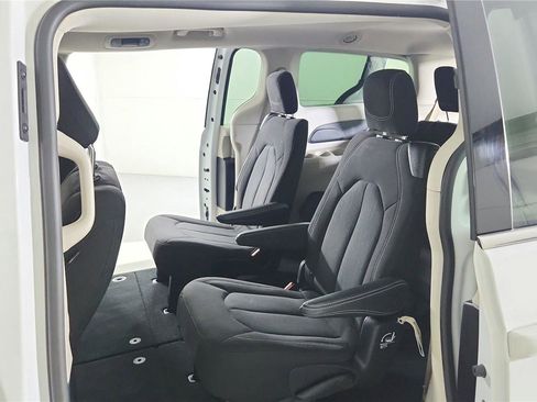 Used 2024 Chrysler Voyager LX FWD image 16