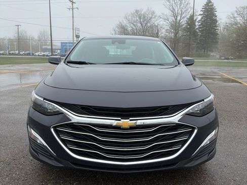 Used 2025 Chevrolet Malibu LS FWD image 2
