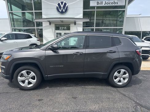 Used 2019 Jeep Compass Latitude AWD/4WD image 3