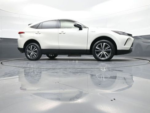 Certified 2021 Toyota Venza LE image 29