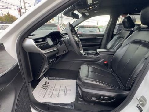 Used 2024 Jeep Grand Cherokee L Limited w/ Luxury Tech Group II image 18