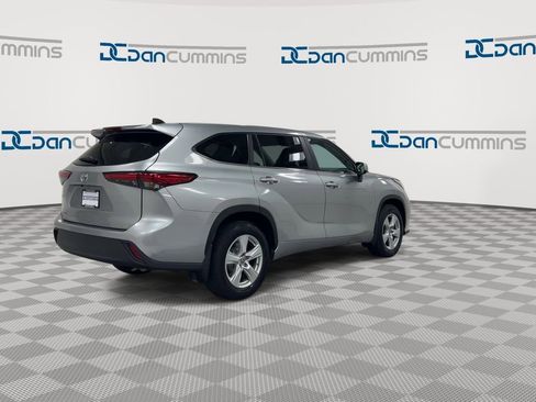 Used 2023 Toyota Highlander LE image 8