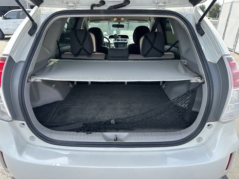 Used 2016 Toyota Prius V Three FWD image 4