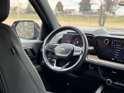 Used 2025 Chevrolet Tahoe High Country image 15