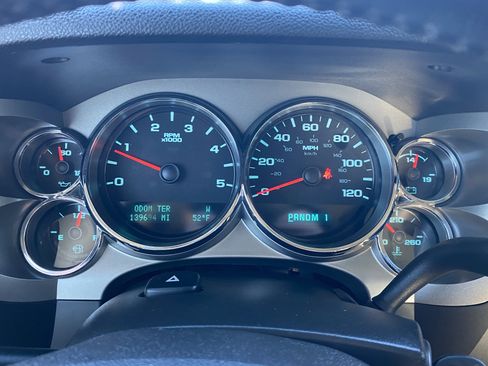 Used 2013 Chevrolet Silverado 2500 LT w/ Interior Plus Package AWD/4WD image 11