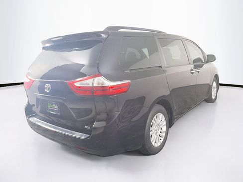 Used 2017 Toyota Sienna XLE w/ XLE Navigation Package FWD image 9