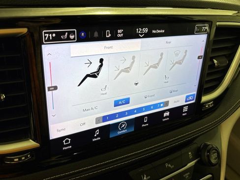 Used 2023 Chrysler Pacifica Touring-L FWD image 35