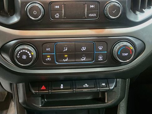 Used 2022 Chevrolet Colorado LT w/ LT Convenience Package AWD/4WD image 16