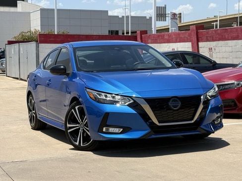 Used 2023 Nissan Sentra SR w/ Electronics Package FWD image 2