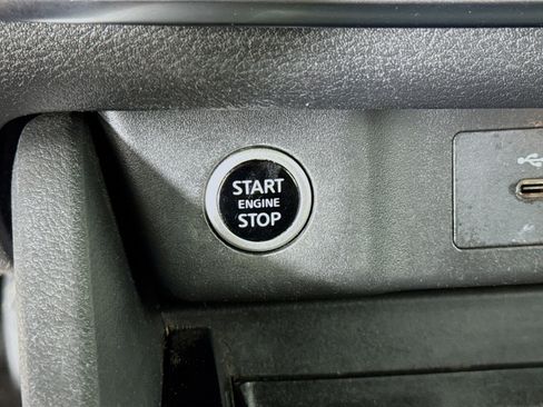 Used 2022 Nissan Rogue SV FWD image 19