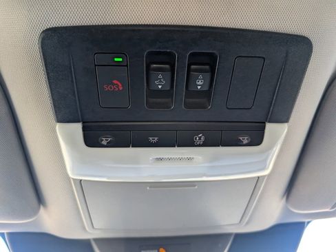 Used 2022 Nissan Pathfinder SV w/ SV Premium Package image 21