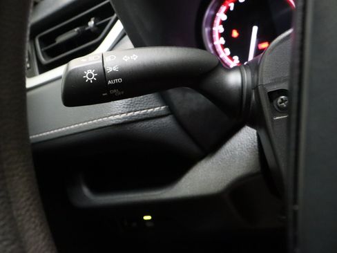 Used 2025 Toyota RAV4 XLE FWD image 25