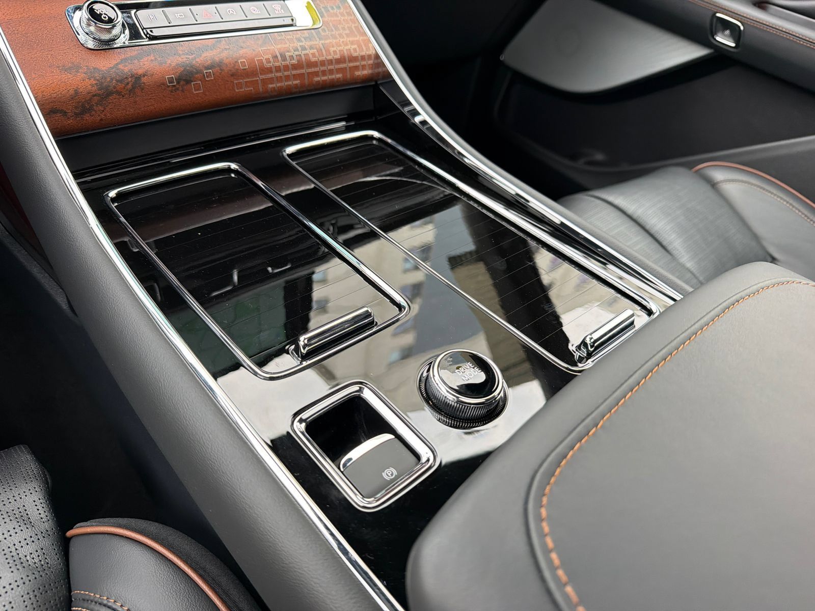 New 2027 Lincoln Aviator Black Label w/ Black Label Special Edition AWD/4WD image 31