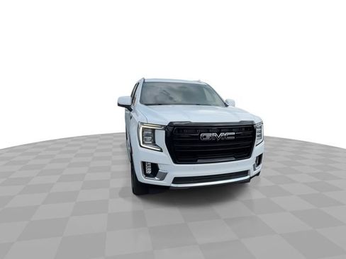 Certified 2023 GMC Yukon XL SLT w/ SLT Premium Package AWD/4WD image 3