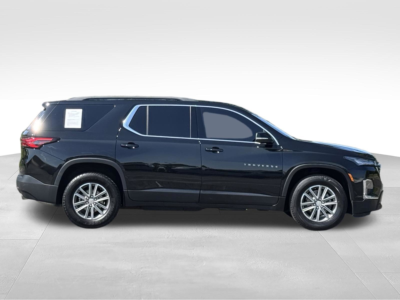 Used 2023 Chevrolet Traverse LT FWD image 3
