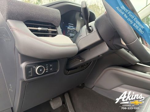 Used 2025 Ford Explorer Active w/ Active Comfort Package image 15