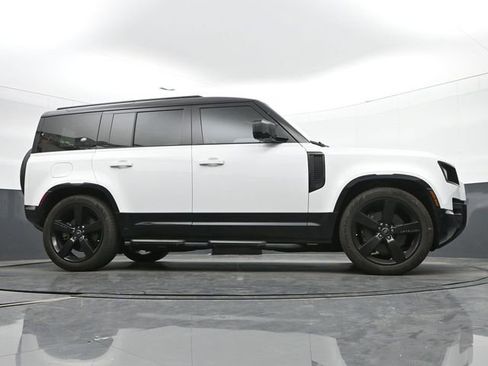 Used 2024 Land Rover Defender 110 X-Dynamic SE image 16