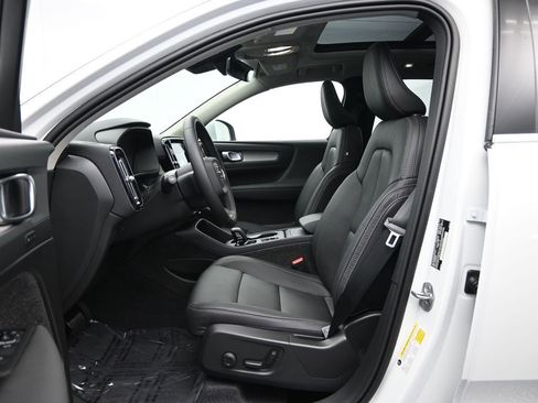 New 2025 Volvo XC40 B5 Core w/ Protection Package Premier image 20