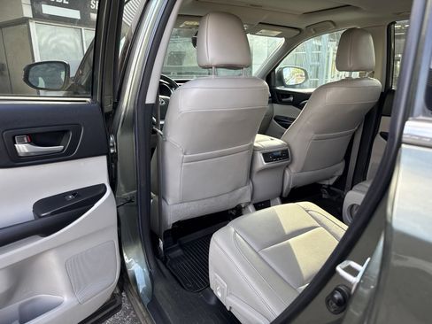 Used 2018 Toyota Highlander Limited AWD/4WD image 16
