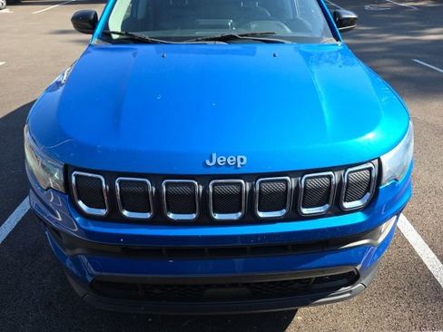 Used 2022 Jeep Compass Latitude AWD/4WD image 2