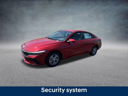Certified 2025 Hyundai Elantra SE image 10