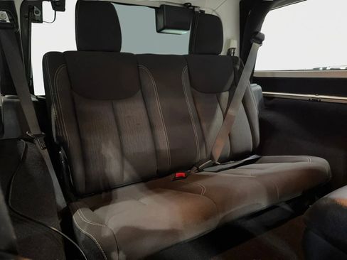 Used 2018 Jeep Wrangler Rubicon w/ Power Convenience Group image 25