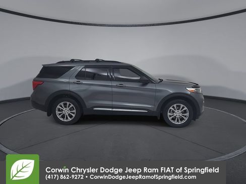Used 2022 Ford Explorer XLT w/ Equipment Group 202A AWD/4WD image 17