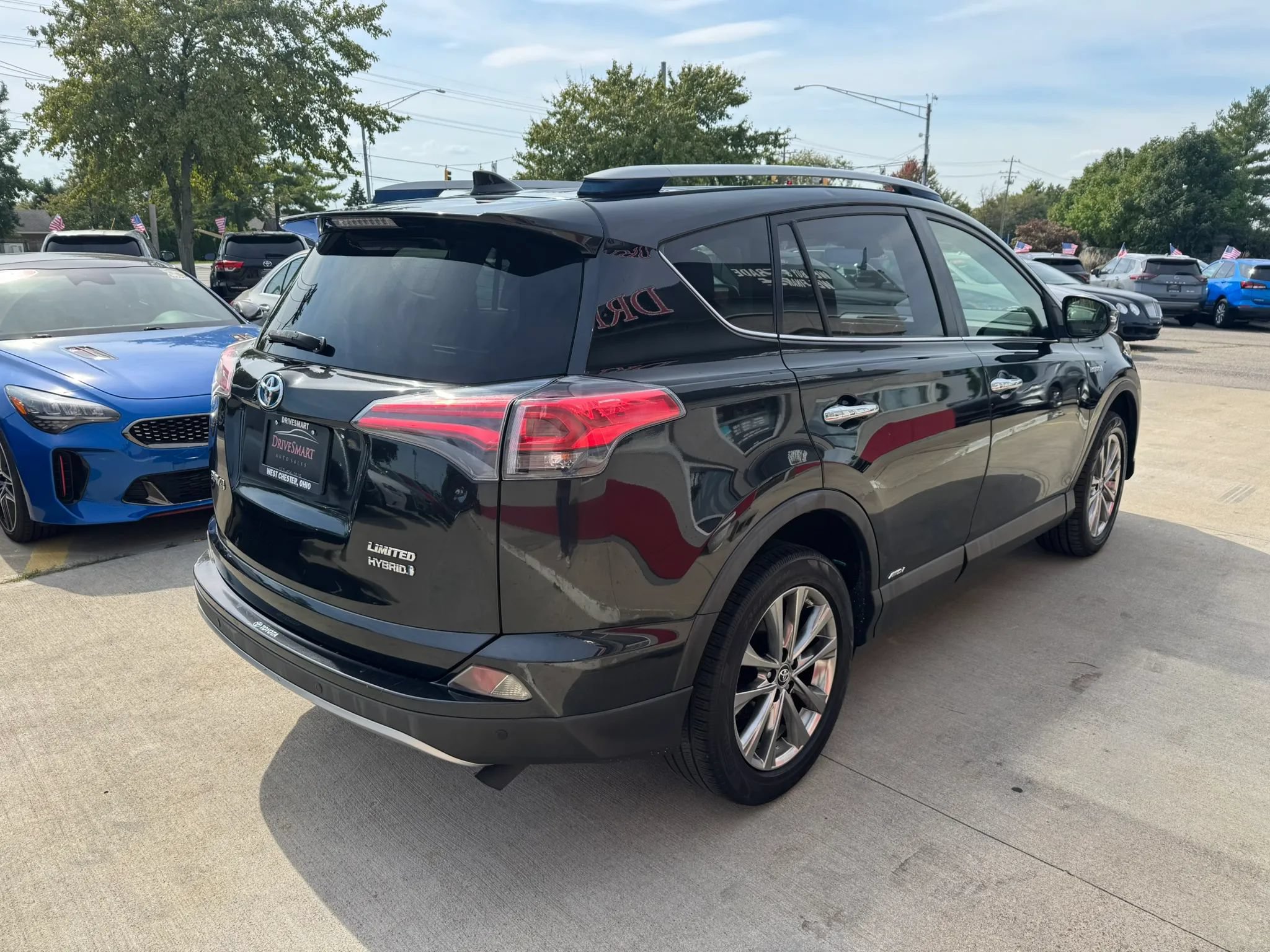 Used 2017 Toyota RAV4 Limited w/ Advanced Technology Package AWD/4WD image 4