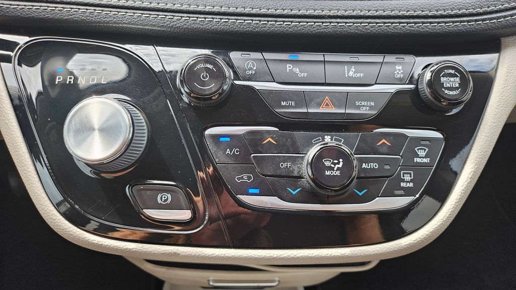 Used 2022 Chrysler Pacifica Touring-L FWD image 37