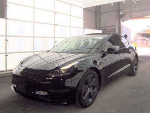 Used 2023 Tesla Model 3 Standard Range RWD image 1
