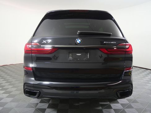 Used 2022 BMW X7 xDrive40i w/ M Sport Package AWD/4WD image 4