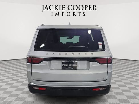Used 2022 Jeep Wagoneer Series III w/ Premium Group I AWD/4WD image 6