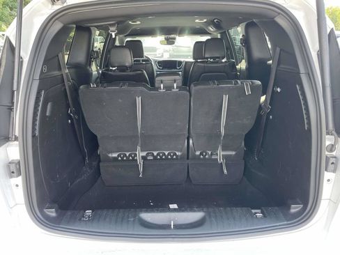 Certified 2025 Chrysler Pacifica Select FWD image 39