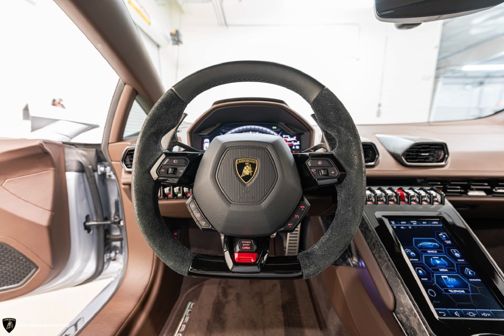 Used 2020 Lamborghini Huracan EVO AWD/4WD image 40