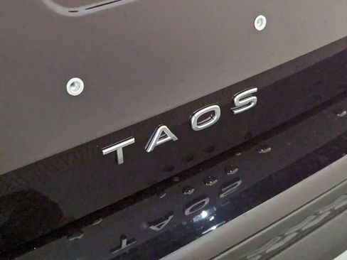 New 2026 Volkswagen Taos SE FWD image 11