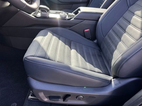 New 2025 Mitsubishi Outlander SE image 28